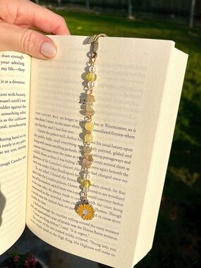 Handmade Yellow Daisy Beaded Bookmark